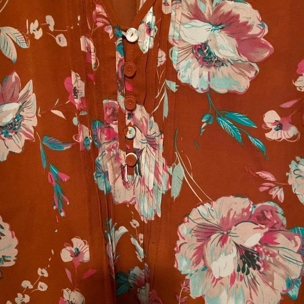 Plus Size Floral Chiffon Blouse - Picture 3 of 8